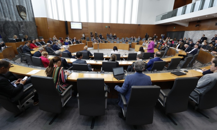 DZ podprl razpis referenduma o povečanju obrambnih izdatkov