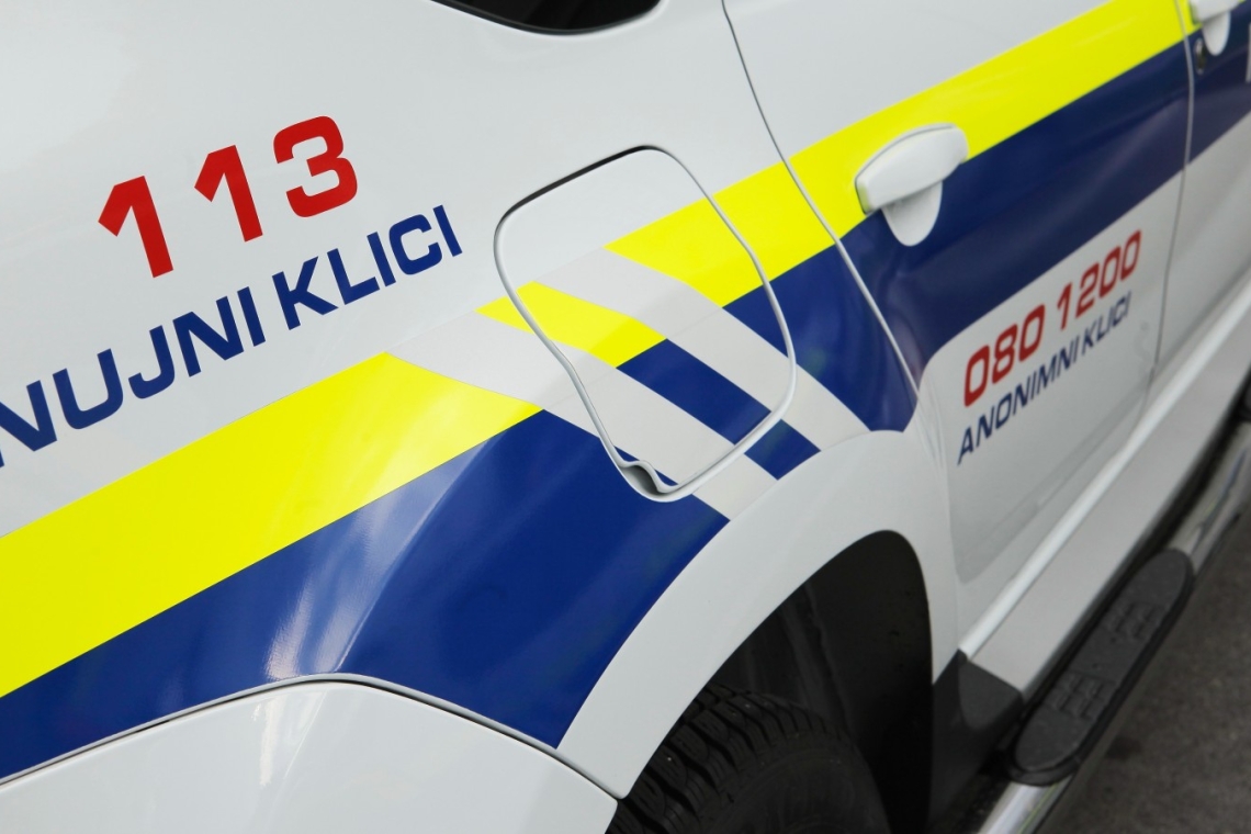 Po napadu na 70-letnega kmetovalca v Klečah za enega izmed osumljencev odrejen pripor