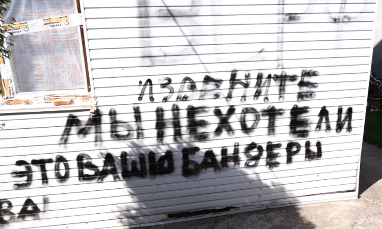 Grafiti ruskih vojakov v Ukrajini razkrivajo dinamiko okupacije
