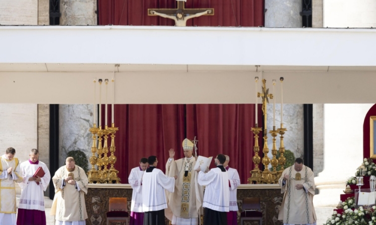 Papež Leon XIV. razglasil sedem novih svetnikov, med njimi tudi nekdanjega satanista in zdravnika revnih